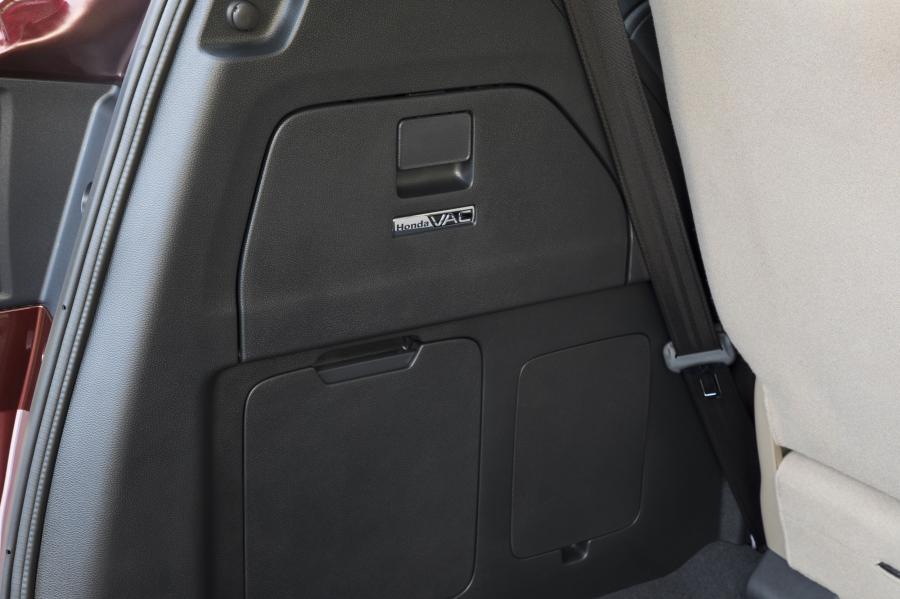 Детали интерьера Honda Odyssey 2017 года  (фото 131 из 160)